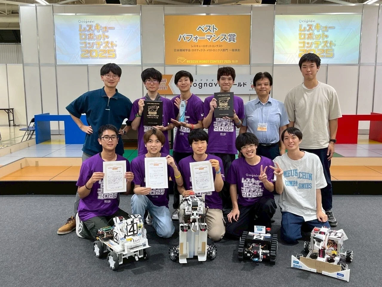 レスキューロボットコンテストの集合写真