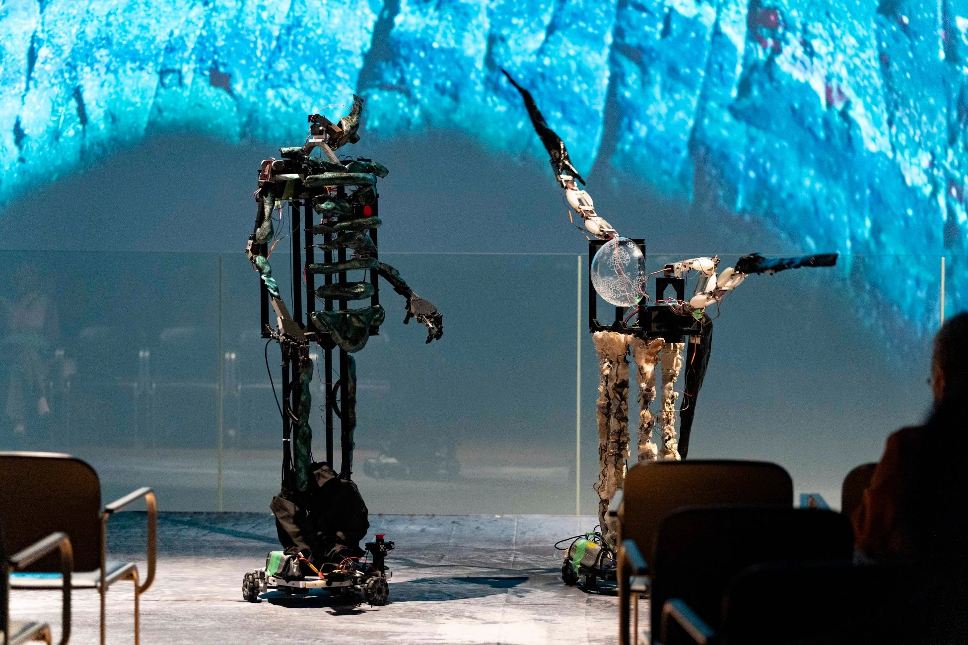 ロボットとデジタルアートの展示