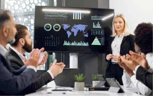 ビジネス会議、プレゼンテーション、データ分析、グラフ、世界地図、拍手、オフィス、プロフェッショナル、企業、説明会