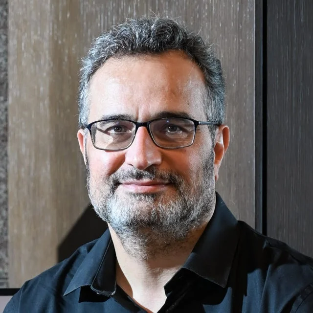 Fuzzy Khosrowshahi氏