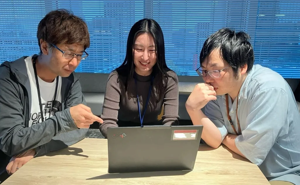 会議中のビジネスパーソン